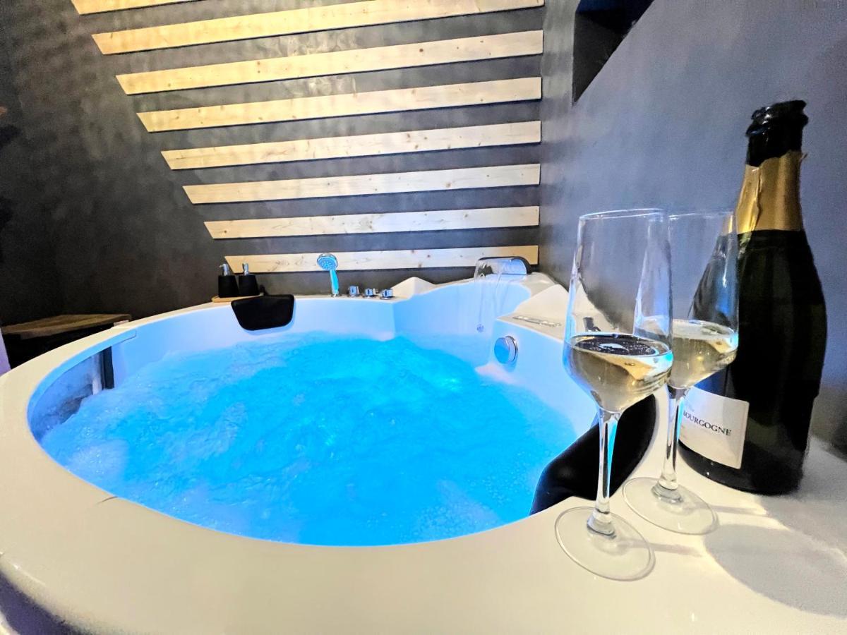 Gite Cosy Avec Jacuzzi Classe 3 Etoiles Poncin Exterior foto